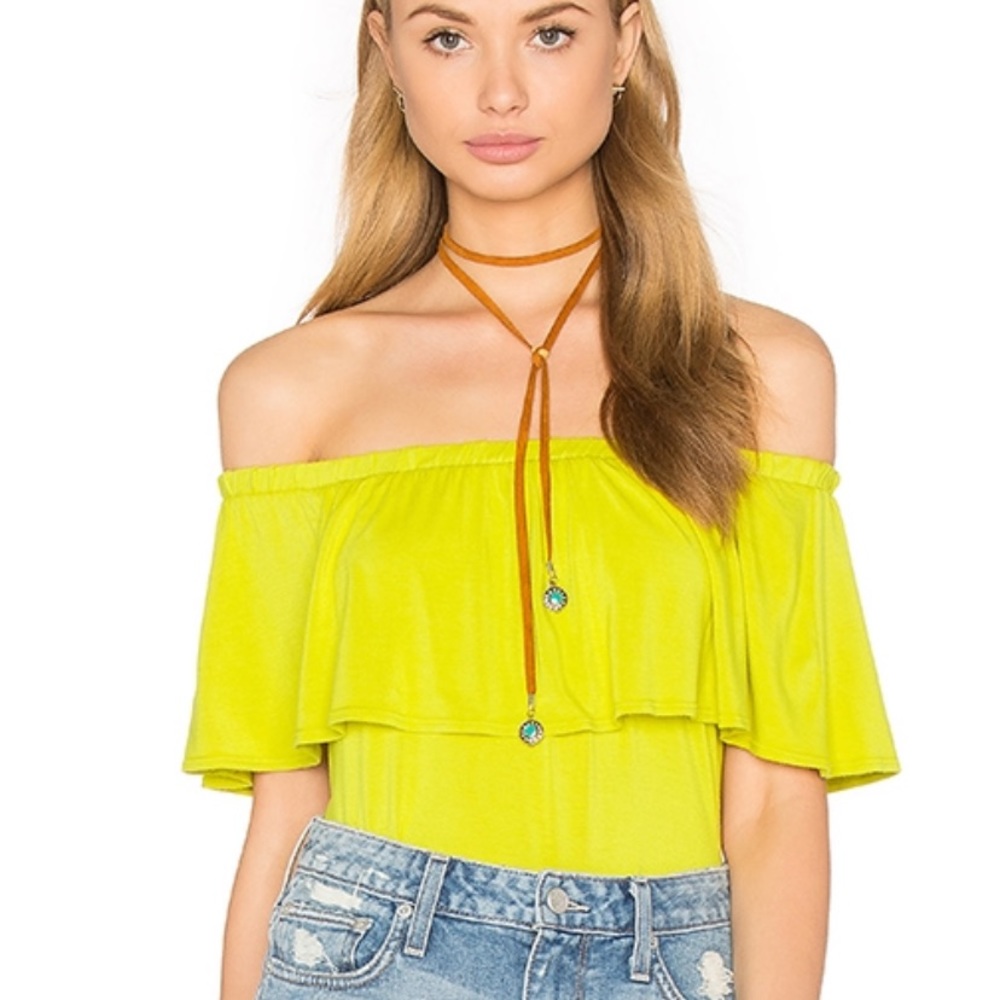 Revolve nytt yellow off the shoulder top